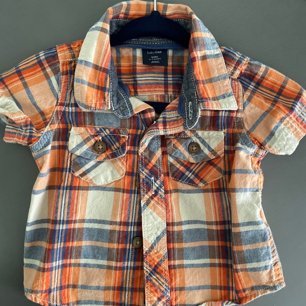 Baby boy’s Gap shirt